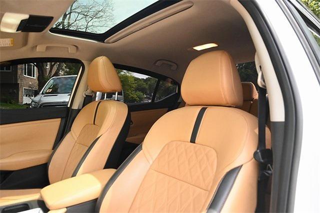Photo of 2021 Aspen White Tricoat Nissan Sentra