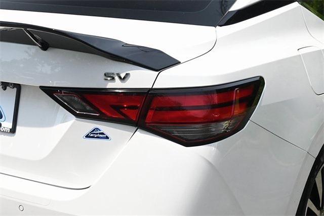 Photo of 2021 Aspen White Tricoat Nissan Sentra