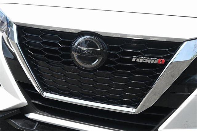 Photo of 2021 Aspen White Tricoat Nissan Sentra