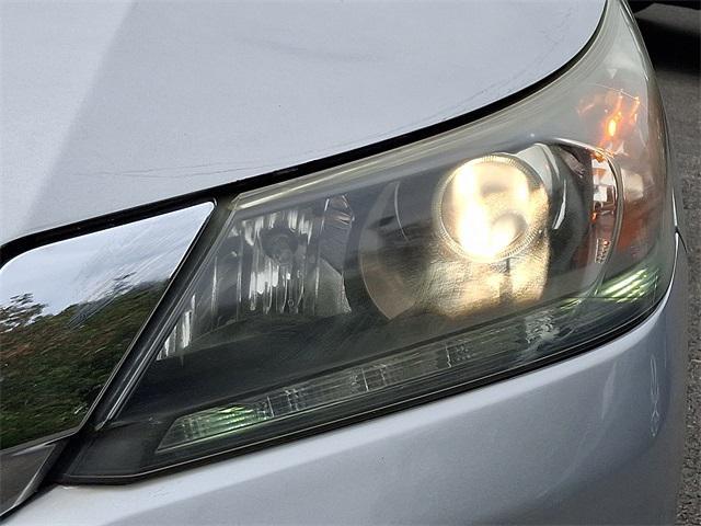 Photo of 2013 Alabaster Silver Metallic Honda Accord