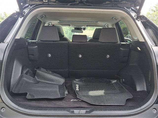Photo of 2022 Midnight Black Metallic Toyota RAV4