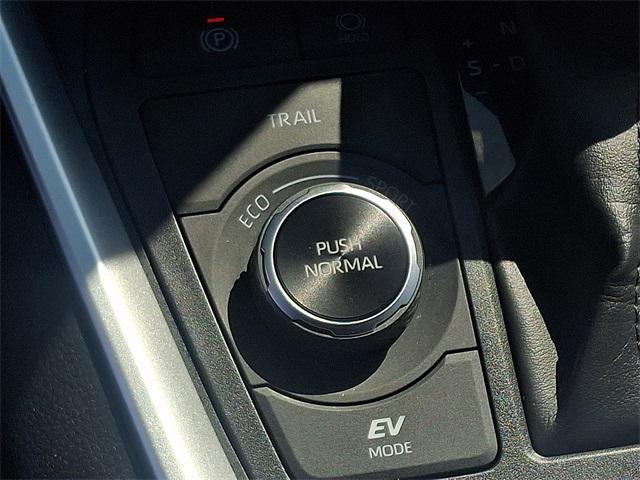 Photo of 2023 Green Toyota RAV4 Hybrid
