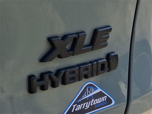 Photo of 2023 Green Toyota RAV4 Hybrid