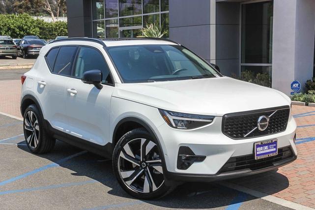 Photo of 2025 Crystal White Pearl Volvo XC40