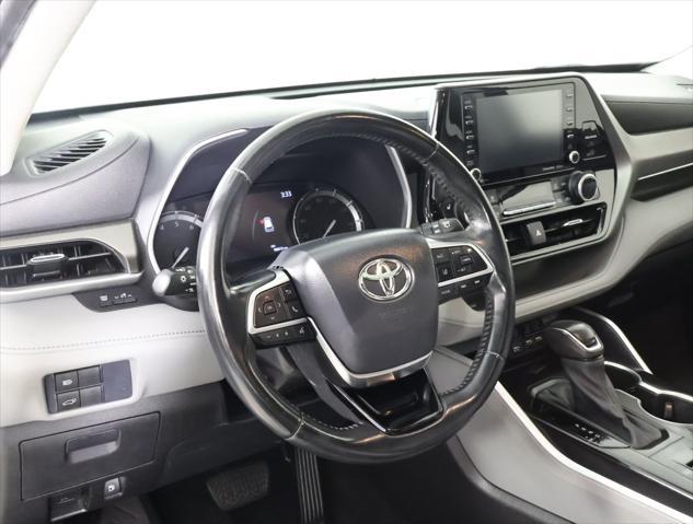 Photo of 2021 Celestial Silver Metallic Toyota Highlander
