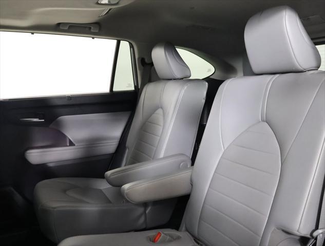 Photo of 2021 Celestial Silver Metallic Toyota Highlander