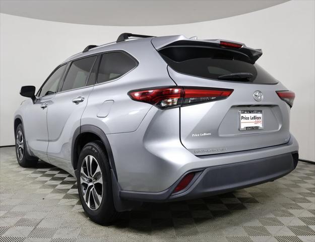 Photo of 2021 Celestial Silver Metallic Toyota Highlander