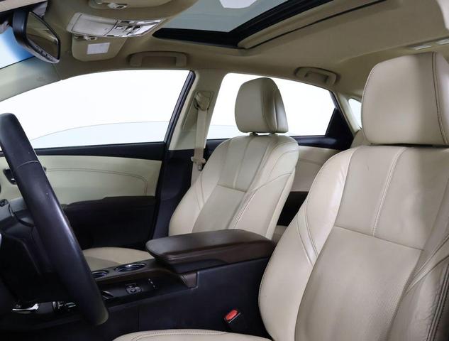 Photo of 2017 Blizzard Pearl Toyota Avalon