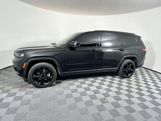 Photo of 2023 Diamond Black Crystal Pearlcoat Jeep Grand Cherokee L