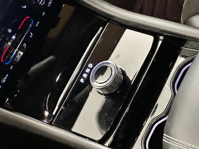 Photo of 2023 Diamond Black Crystal Pearlcoat Jeep Grand Cherokee L