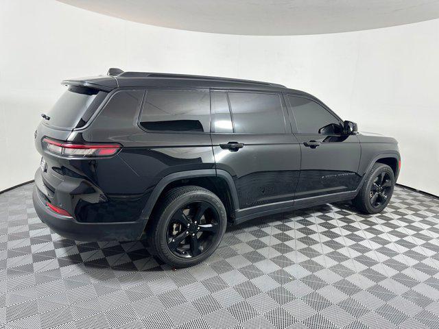 Photo of 2023 Diamond Black Crystal Pearlcoat Jeep Grand Cherokee L