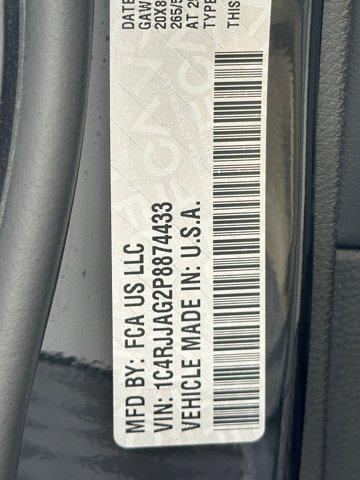 Photo of 2023 Diamond Black Crystal Pearlcoat Jeep Grand Cherokee L