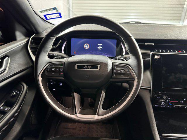 Photo of 2023 Diamond Black Crystal Pearlcoat Jeep Grand Cherokee L