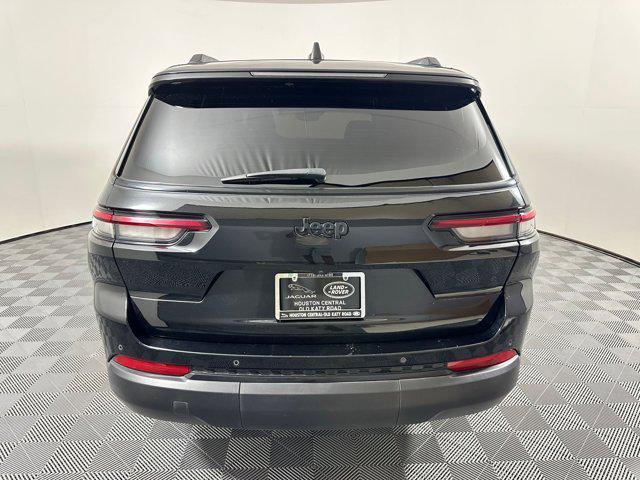 Photo of 2023 Diamond Black Crystal Pearlcoat Jeep Grand Cherokee L