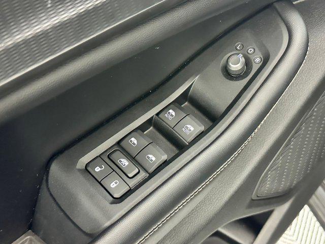 Photo of 2023 Diamond Black Crystal Pearlcoat Jeep Grand Cherokee L