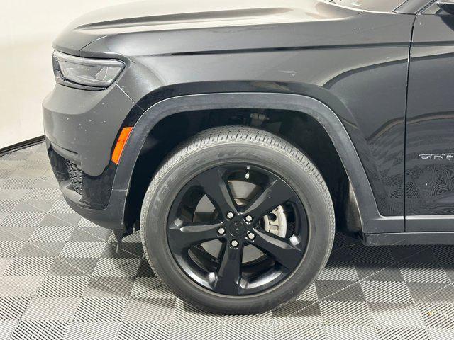 Photo of 2023 Diamond Black Crystal Pearlcoat Jeep Grand Cherokee L
