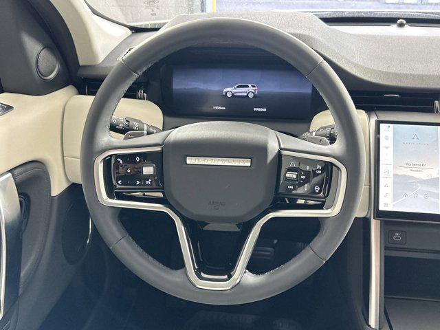 Photo of 2024 Fuji White Land Rover Discovery Sport