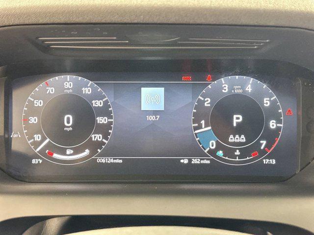 Photo of 2024 Fuji White Land Rover Discovery Sport