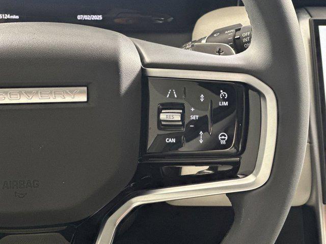 Photo of 2024 Fuji White Land Rover Discovery Sport