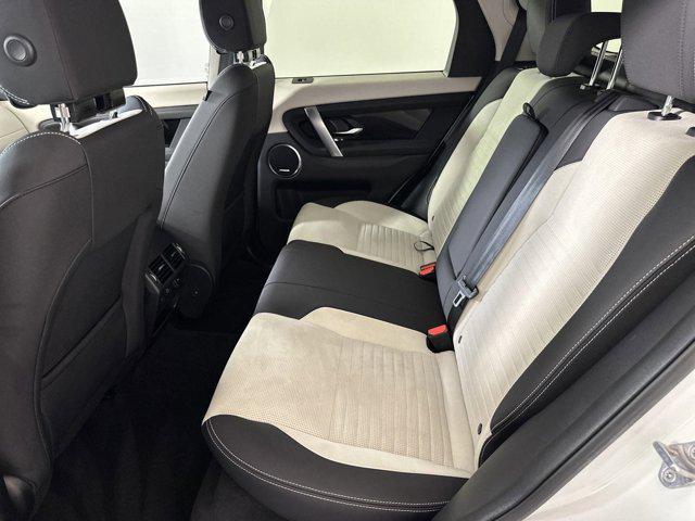 Photo of 2024 Fuji White Land Rover Discovery Sport