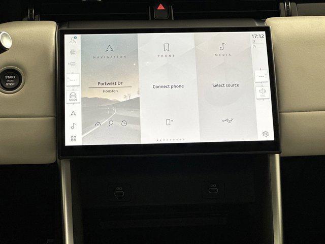 Photo of 2024 Fuji White Land Rover Discovery Sport