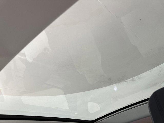 Photo of 2024 Fuji White Land Rover Discovery Sport