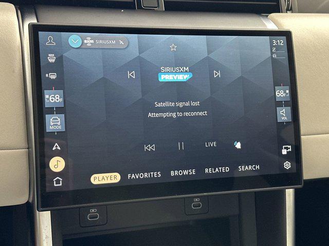 Photo of 2024 Fuji White Land Rover Discovery Sport