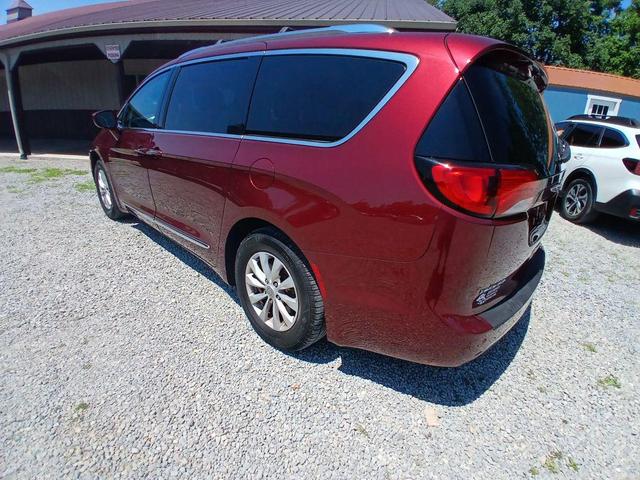 Photo of 2019 Red Chrysler Pacifica