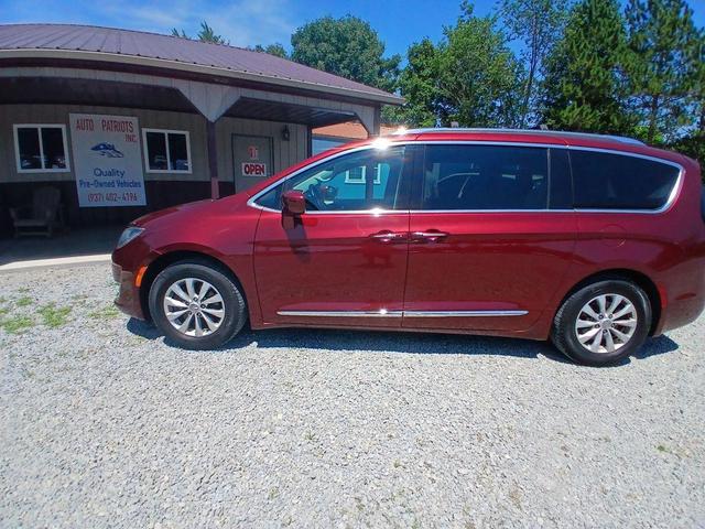 Photo of 2019 Red Chrysler Pacifica