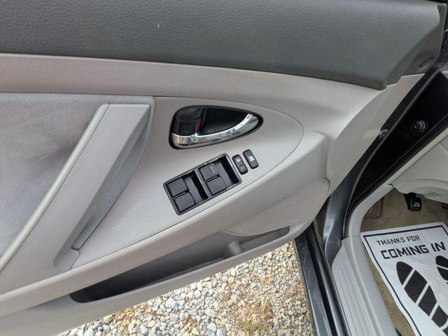 Photo of 2008 Magnetic Gray Metallic Toyota Camry Hybrid