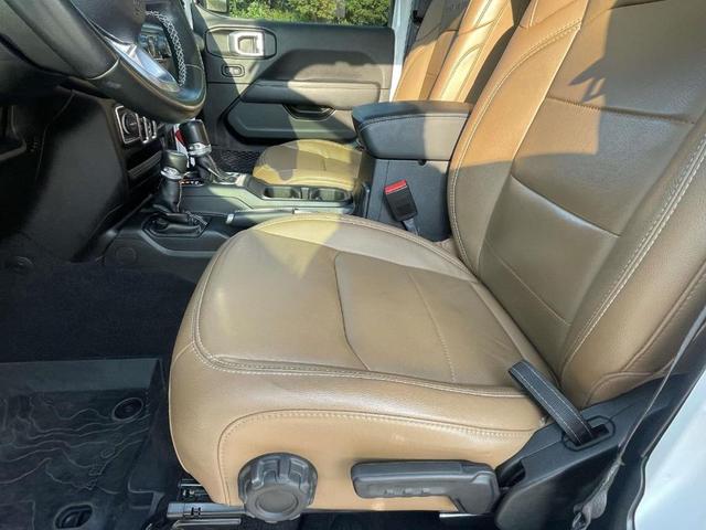 Photo of 2022 Bright White Clearcoat Jeep Gladiator