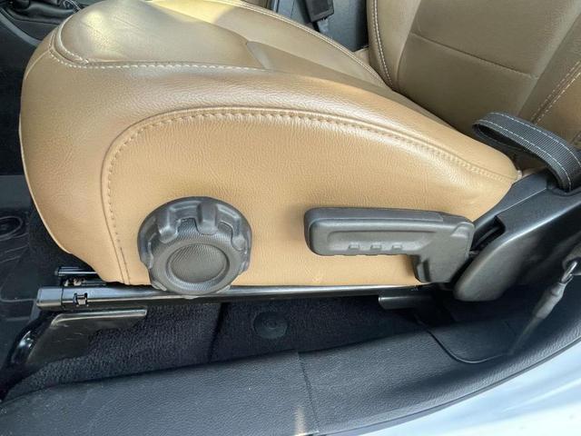 Photo of 2022 Bright White Clearcoat Jeep Gladiator