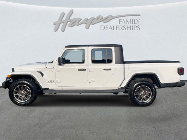 Photo of 2022 Bright White Clearcoat Jeep Gladiator