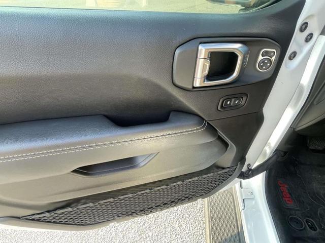 Photo of 2022 Bright White Clearcoat Jeep Gladiator