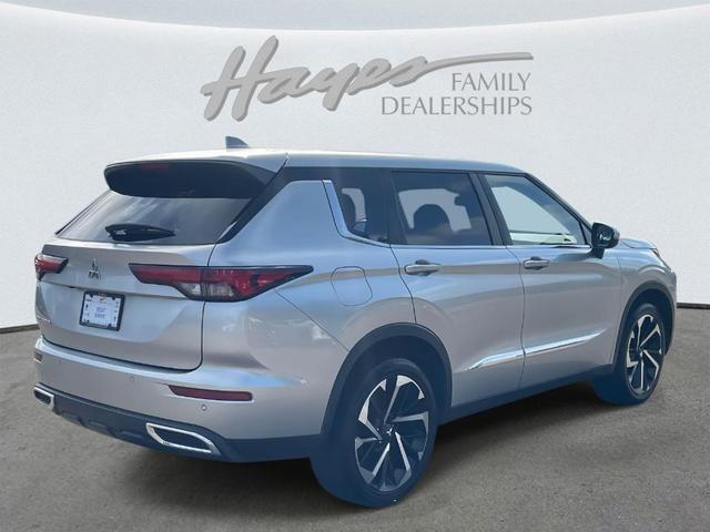 Photo of 2022 Alloy Silver Metallic Mitsubishi Outlander