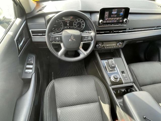 Photo of 2022 Alloy Silver Metallic Mitsubishi Outlander