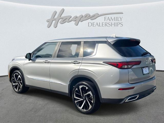 Photo of 2022 Alloy Silver Metallic Mitsubishi Outlander