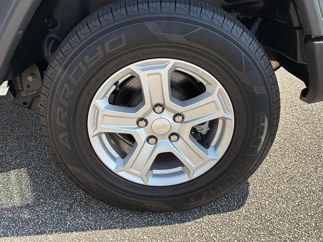 Photo of 2020 Bright White Clearcoat Jeep Wrangler