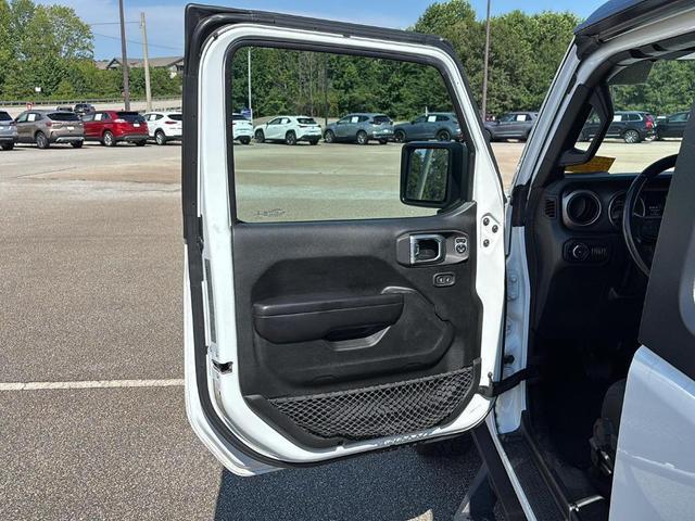 Photo of 2020 Bright White Clearcoat Jeep Wrangler