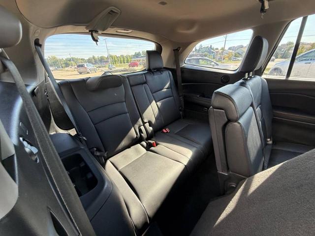 Photo of 2018 White Honda Pilot