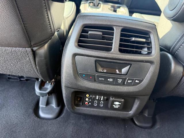 Photo of 2018 White Honda Pilot