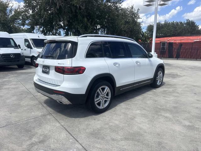 Photo of 2022 Polar White Mercedes-Benz GLB 250