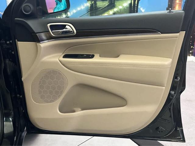 Photo of 2015 Black Forest Green Pearlcoat Jeep Grand Cherokee