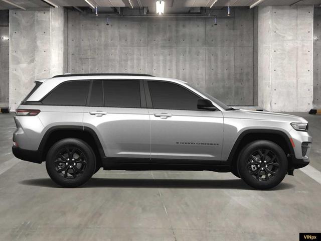 Photo of 2025 Silver Zynith Jeep Grand Cherokee