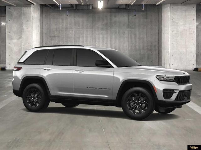 Photo of 2025 Silver Zynith Jeep Grand Cherokee