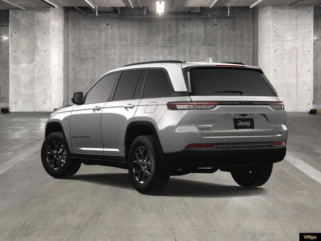 Photo of 2025 Silver Zynith Jeep Grand Cherokee