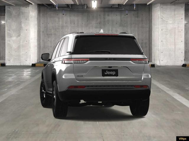 Photo of 2025 Silver Zynith Jeep Grand Cherokee