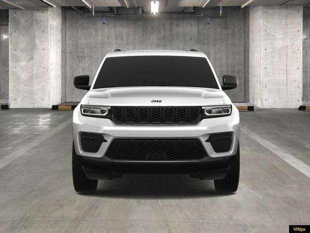 Photo of 2025 Silver Zynith Jeep Grand Cherokee