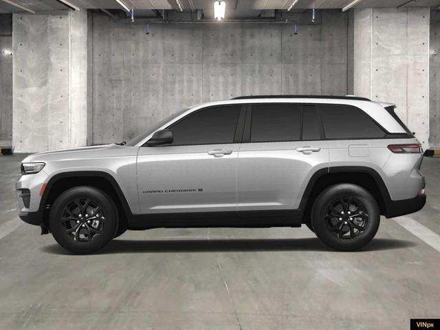 Photo of 2025 Silver Zynith Jeep Grand Cherokee
