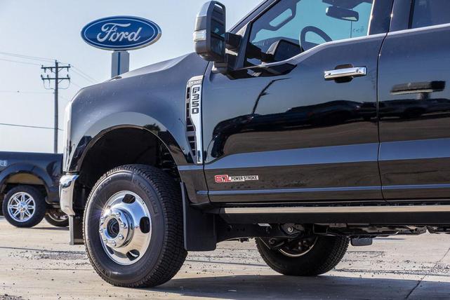 Photo of 2025 Agate Black Metallic Ford F-350